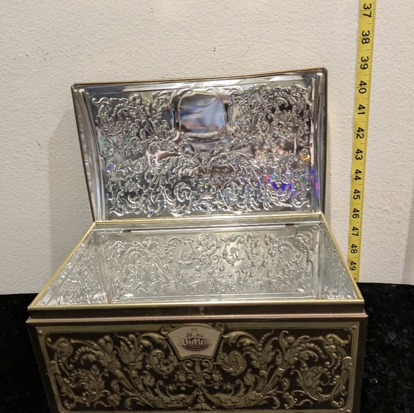 Vintage Metal Decorative Box - Picture 4 of 9